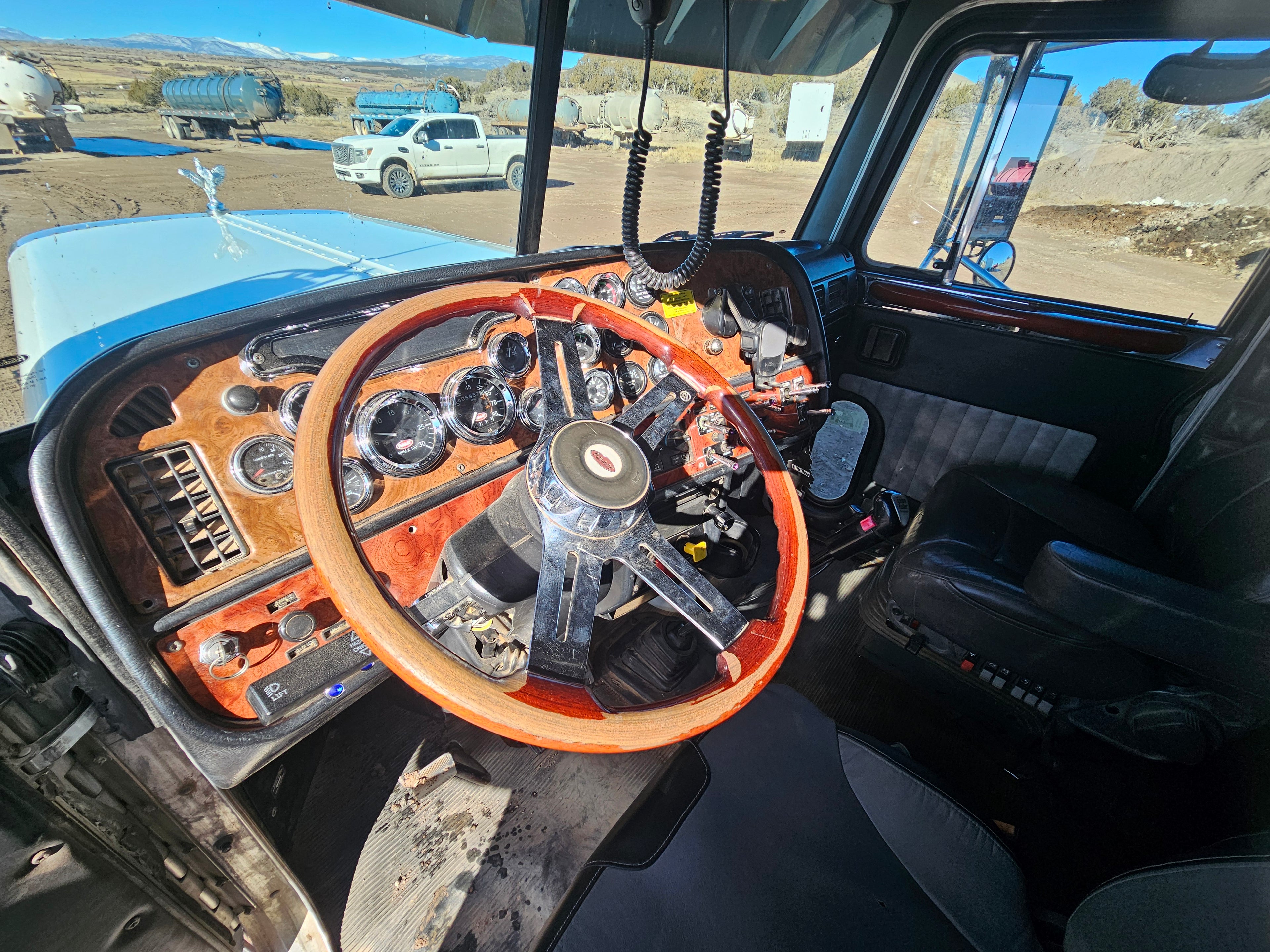 2002 Peterbilt 379 Extended Hood